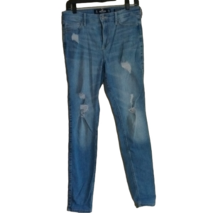 Hollister high rise super skinny classic stretch distressed  jeans.Size 9.